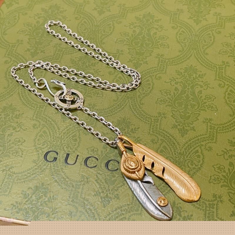 G*u*i necklaces